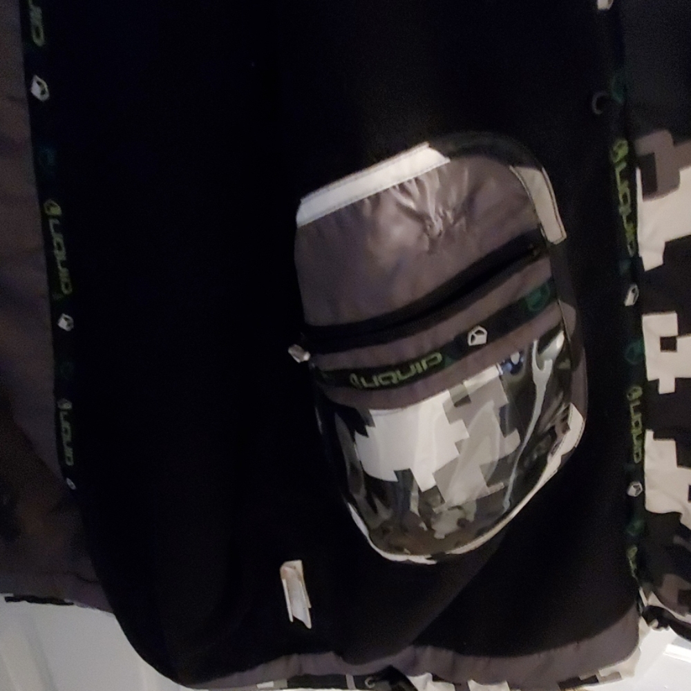 Snowboarding Coat - Picture 6 of 8